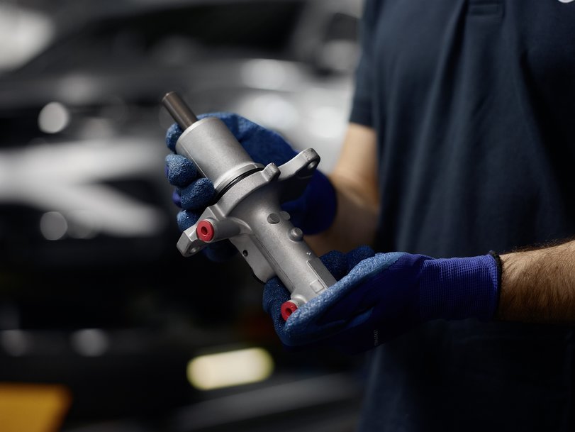 ZF Aftermarket potenzia la gamma frenante TRW per i veicoli elettrici con maggiori prodotti di qualità OE